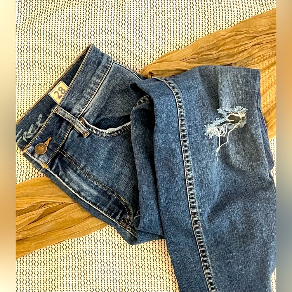 WE THE FREE Distressed Destroyed Fringe Frayed Asymetrical Hem Skinny Jeans 28